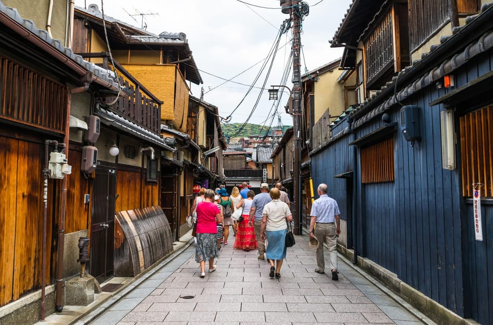 Kyoto: Shimogamo Shrine & Nishiki Market Bus Tour - Important Information