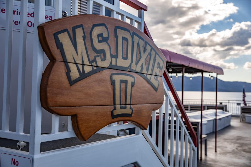 Lake Tahoe: Sunset Dinner Cruise - Onboard Amenities