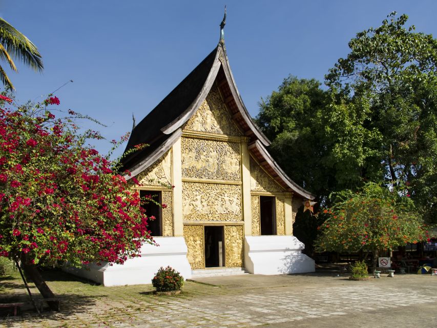 Luang Prabang: Private Must-See Sights and Mount Phousi Tour - Traditional Arts and Ethnology Center