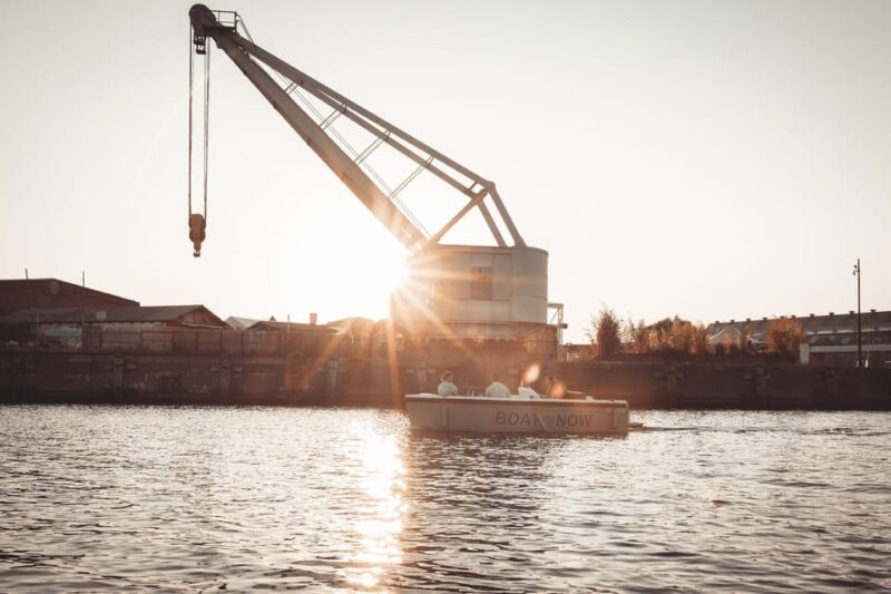 Lübeck: Electric Boat Rental - No Driving License Required - Relaxing Atmosphere