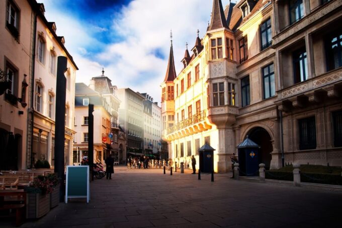 Luxembourg: First Discovery Walk and Reading Walking Tour - Frequently Asked Questions