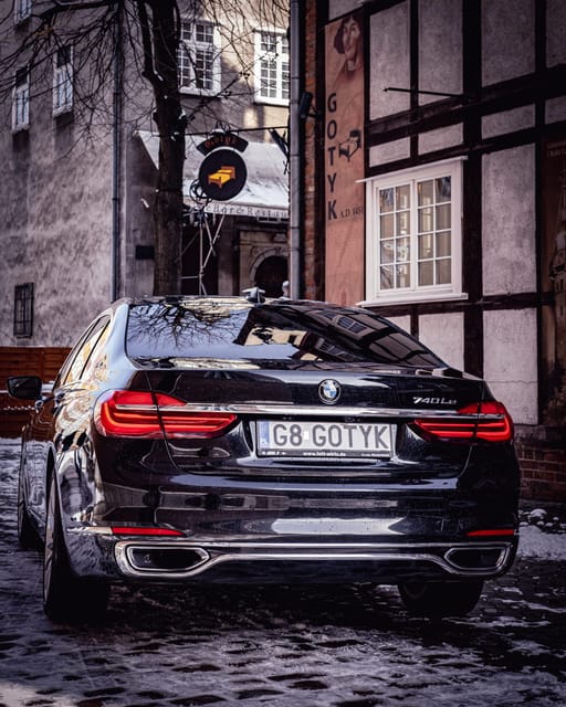 Luxury Limousines – Pickup From the Airport - Meeting Your Driver
