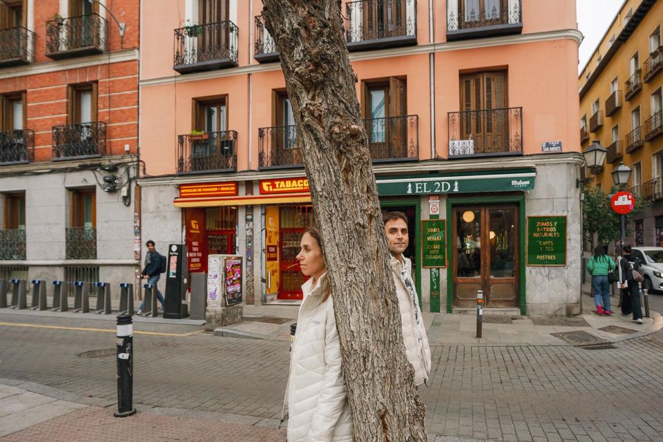 Madrid Love Story: Photography Session for Couples - Photographers Expertise