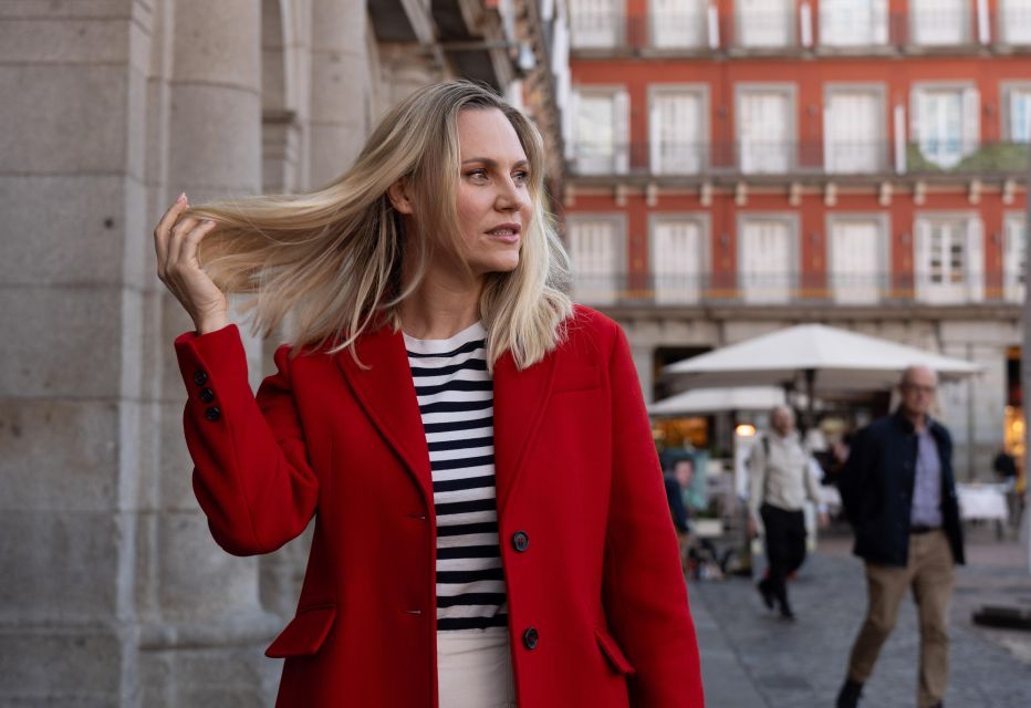 Madrid: Plaza Mayor Professional Photoshoot - Personalization Opportunities