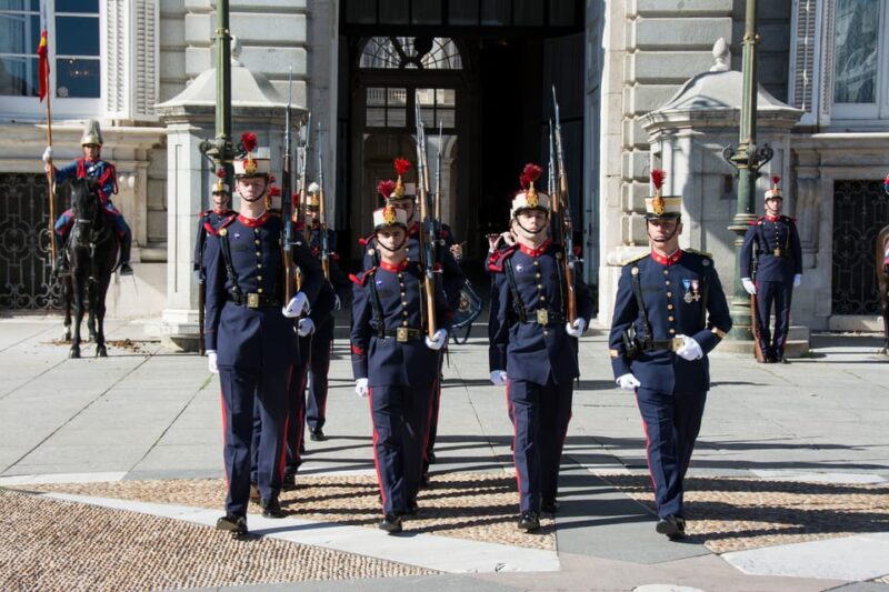 Madrid: Royal Palace Guided Tour With Skip-The-Line Entry - Meeting Point and Recommendations