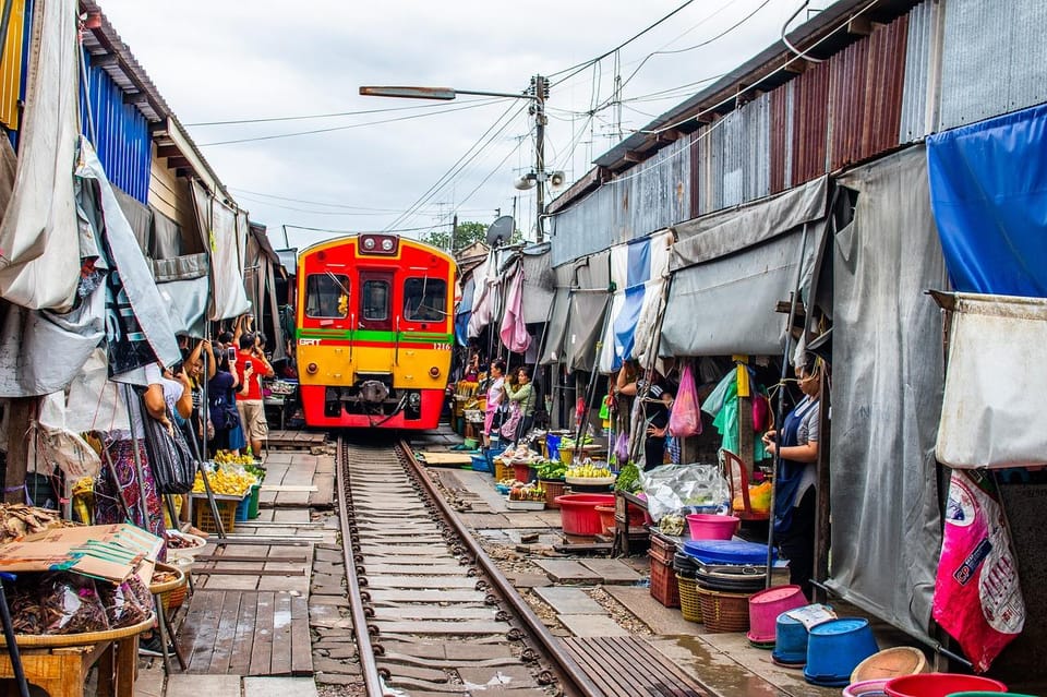 Maeklong Railway-Damnoen Saduak-Ayutthaya - Maeklong Railway Market