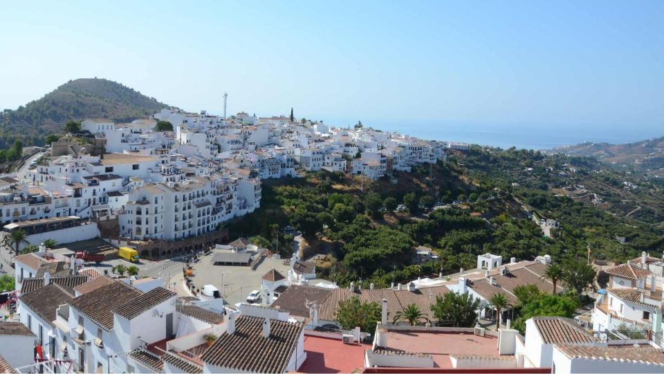 Malaga: Frigiliana and Nerja Day Trip With Wine and Tapas - Visiting the Balcony of Europe