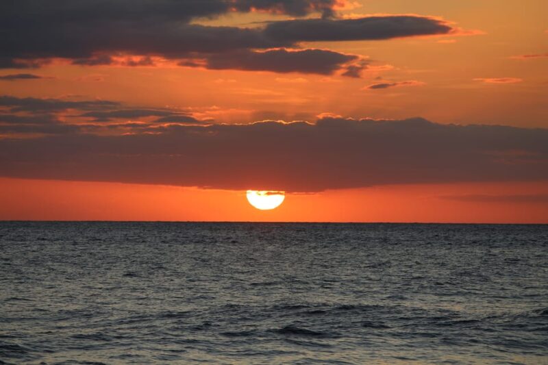 Maui: 2 Hour Sunset Dinner Sail With Open Bar and Appetizers - What to Expect on Board