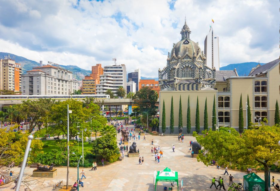 Medellín: Private City Tour With Metrocable and Comuna 13 - Customer Reviews and Ratings