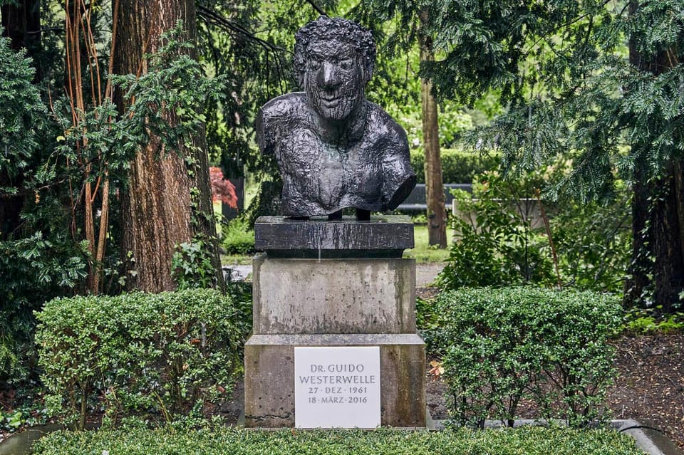 Melaten Cemetery: Guided Tour With All Senses - Cemeterys Historical Significance