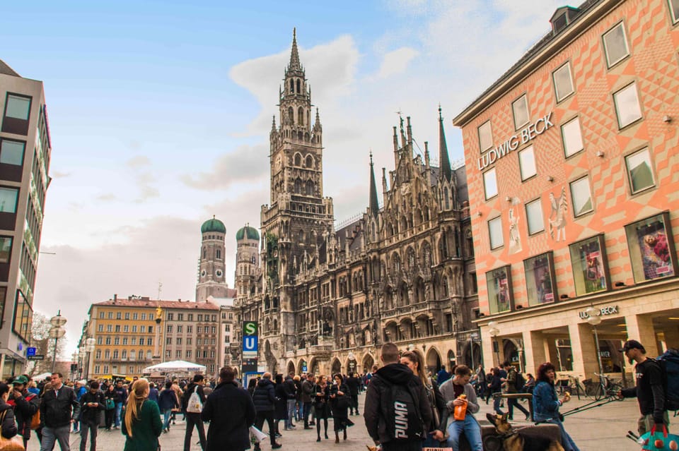 Munich: Bike Tour 3-Hour Guided City Tour - Experiencing the Eisbach Surf Wave