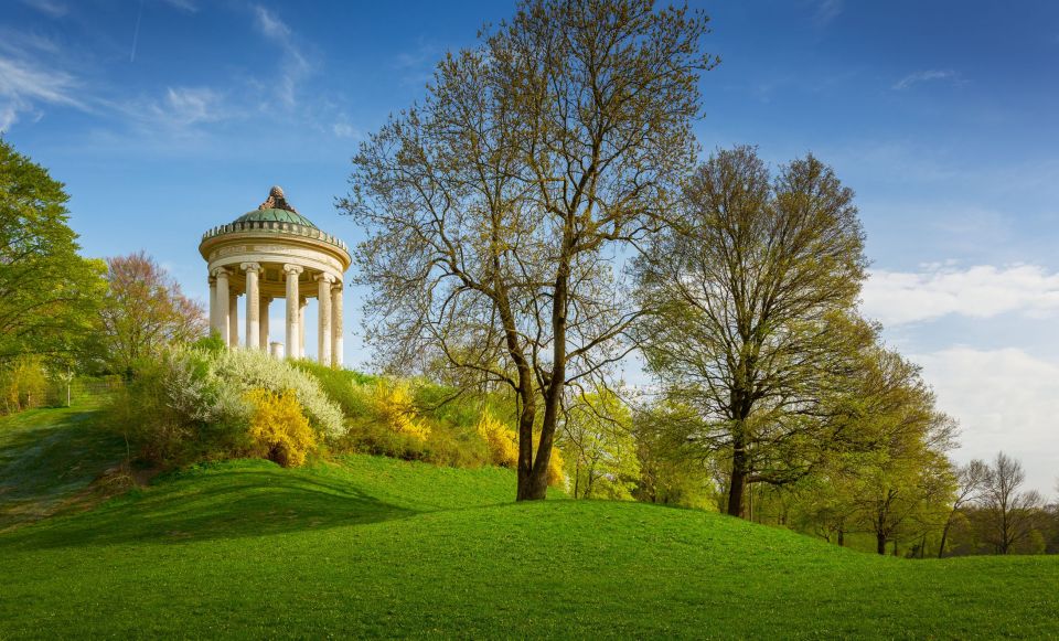 Munich Old Town and English Gardens Private Walking Tour - Discover the English Garden