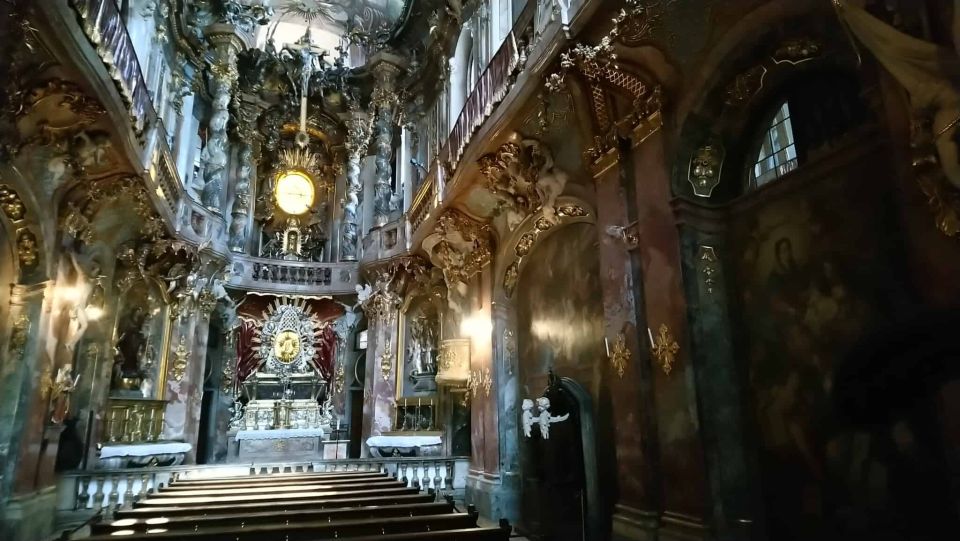 Munich: Old Town Guided Walking Tour With Lunch Stop - Food and Drink Recommendations