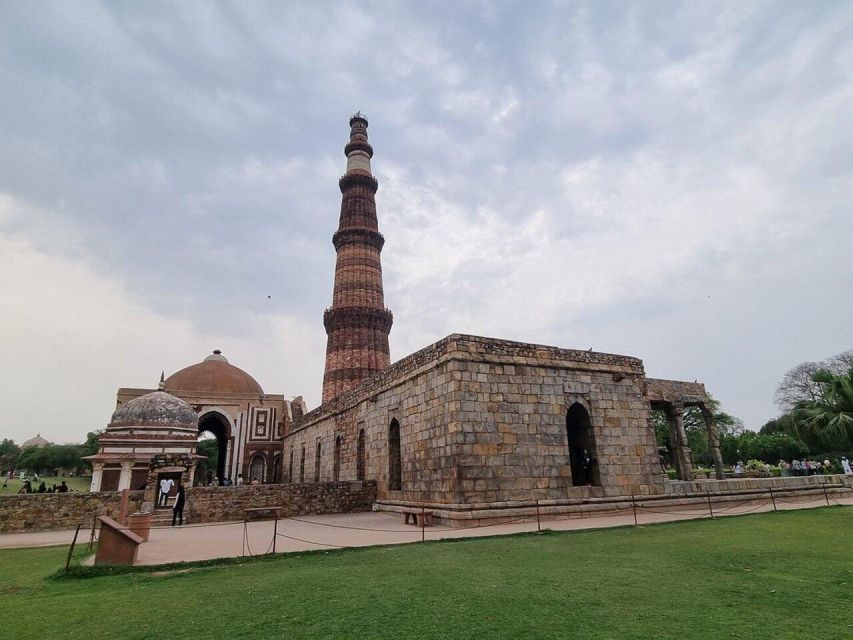 New Delhi: Private Full-Day Old and New Delhi Guided Tour - Guide and Language Options