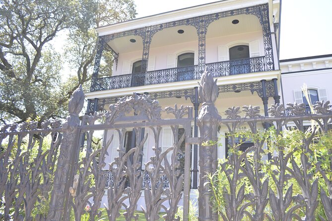 New Orleans Garden District and Lafayette Cemetery Guided Tour - Inclusions and Accessibility