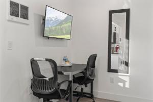 New Season Royals, Airport West - Facilities and Services
