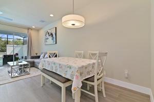 New Spacious&Tranquil Townhouse Near Disney - Community and Location Highlights