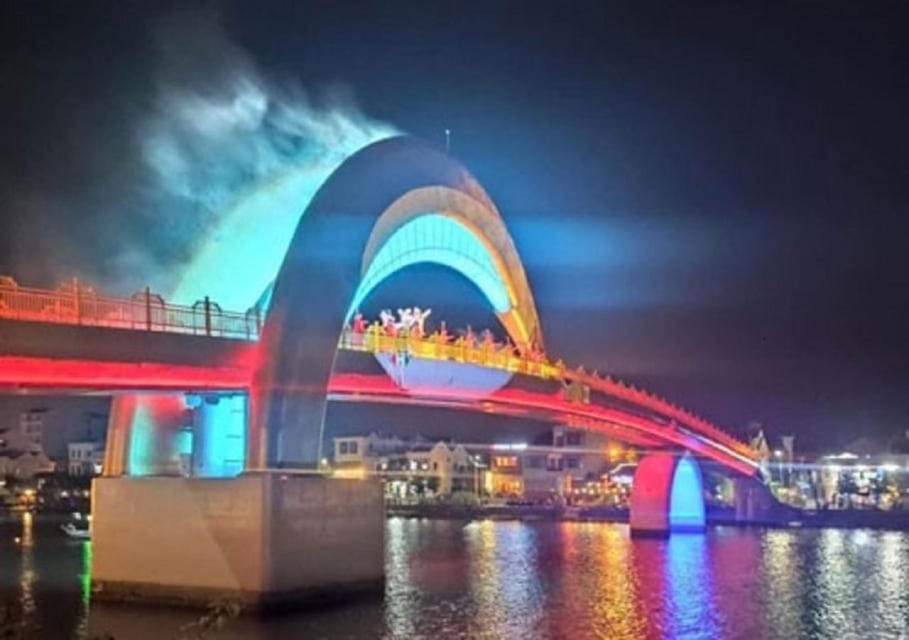 Night Cruise With Releasing Lanterns,Moonlight Bridge/Hoi an - Releasing Lanterns Tradition