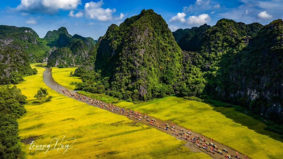 Ninh Binh Luxury Day Trip to Hoa Lu - Trang an - Mua Cave - Scenic Boat Trip in Trang An