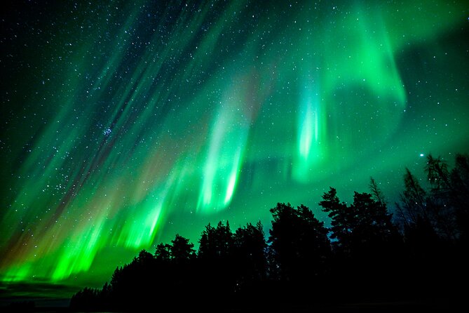 Northern Lights Hunting Adventure in Lapland - Breathtaking Northern Lights