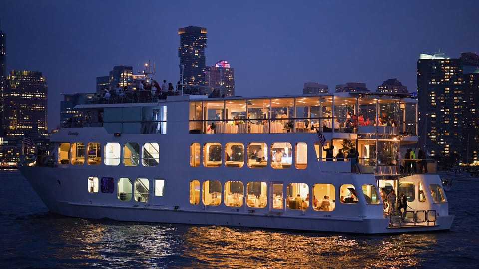 Nyc: New Years Eve Dinner Cruise With Music and Open Bar - What to Expect