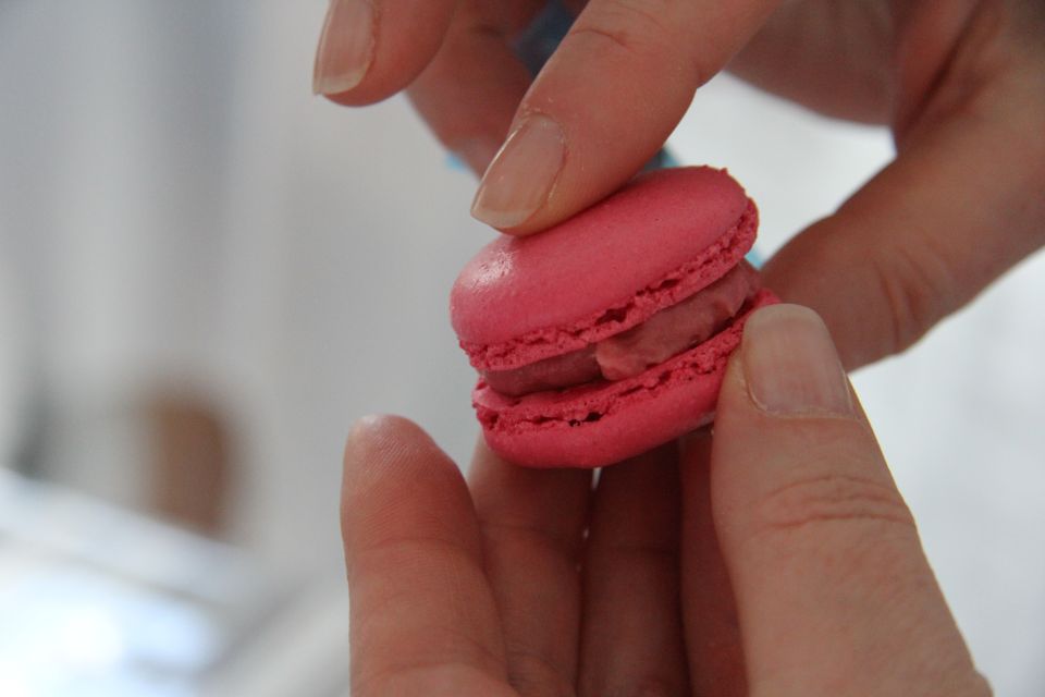 Paris: French Macarons Baking Class With a Parisian Chef - Participant Requirements