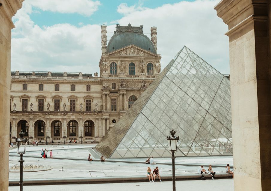 Paris: Louvre Museum Masterpieces Tour With Reserved Access - Accessibility Considerations