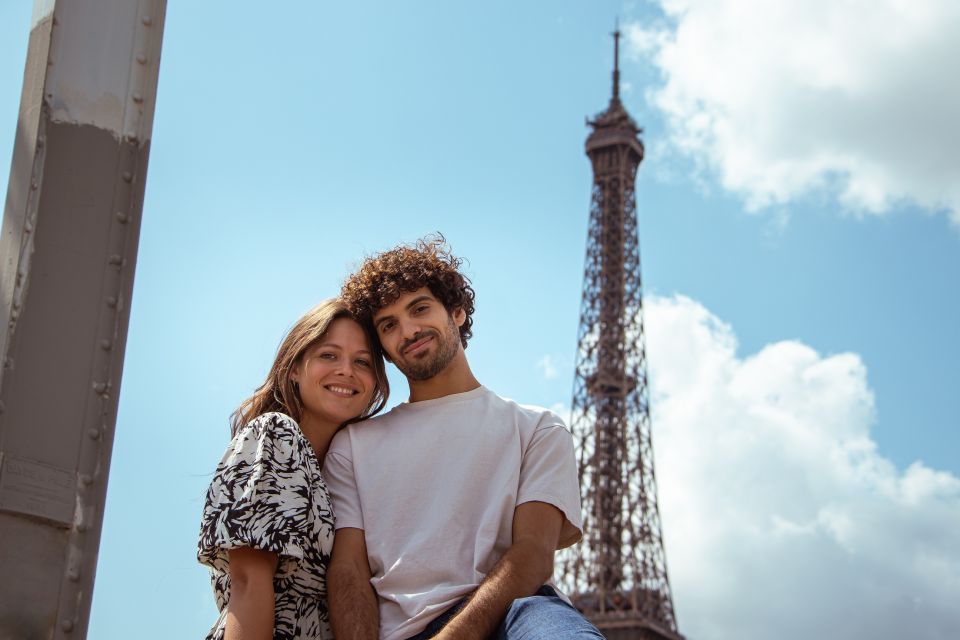 Paris: Private Photoshoot at the Eiffel Tower - Photographer Communication