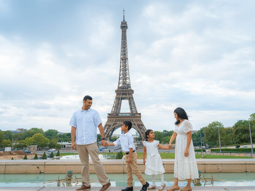 Paris: Professional Photoshoot With the Eiffel Tower - Group Session Types