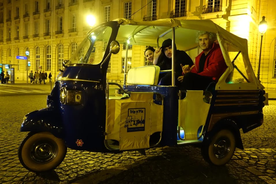 Paris: Tuk Tuk Photoshoot With Printed Photos - Parisian Landmarks