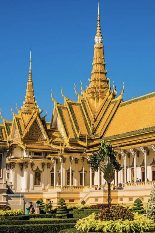 Phnom Penh City Tour by Vespa - Visiting Wat Phnom