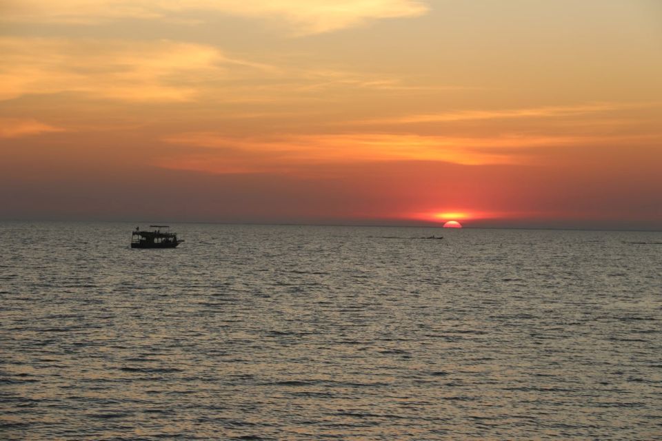 Phnom Penh Mekong/Tonle Sap River Sunset Wine/Fruits Cruise - Safety Measures