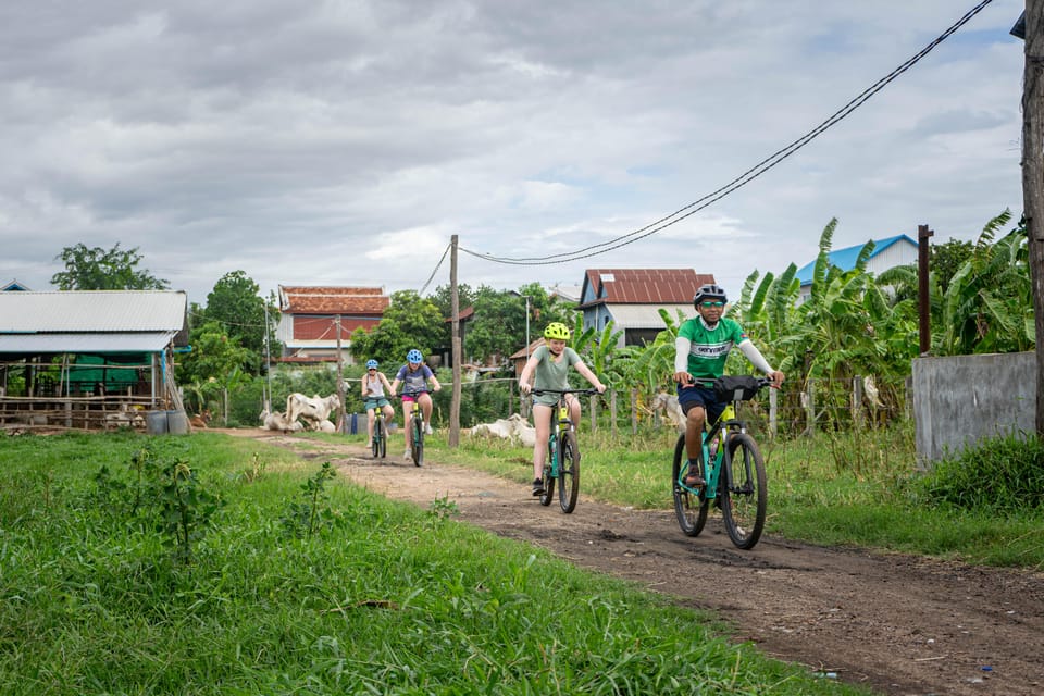 Phnom Penh: Silk Island Sunset Bike Tour Include Drinks - Customer Reviews and Ratings