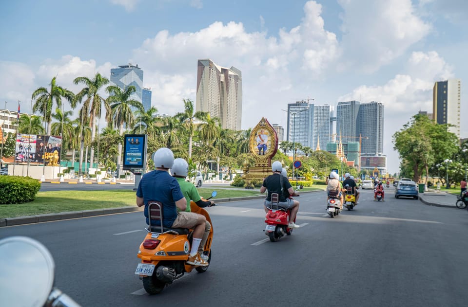 Phnom Penh Vespa City Tour + River Cruise With Drinks - Independence Monument Insights