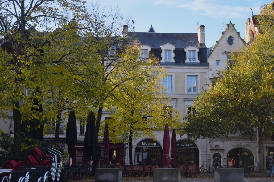 Poitiers : Napoleon IIIs Walking Tour - Meeting Point Information