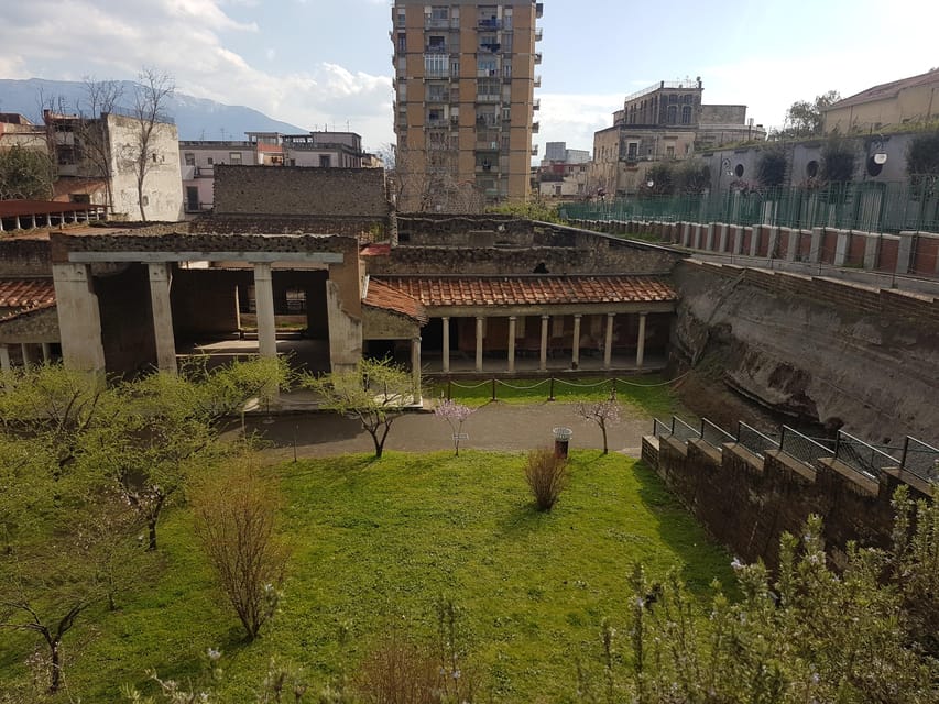 Pompeii: Oplontis Small Group Tour With an Archaeologist - Meeting Point