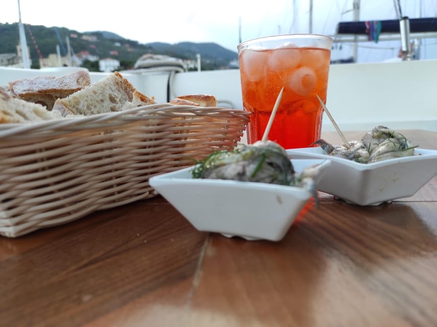 Portovenere: Aperitif on a Boat at Sunset - Meeting Point and Departure