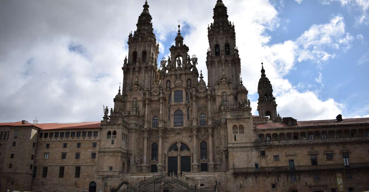 Premium Porto Santiago Compostela Tour Lunch & Wine Tasting - Wine Tasting and Winery Visit