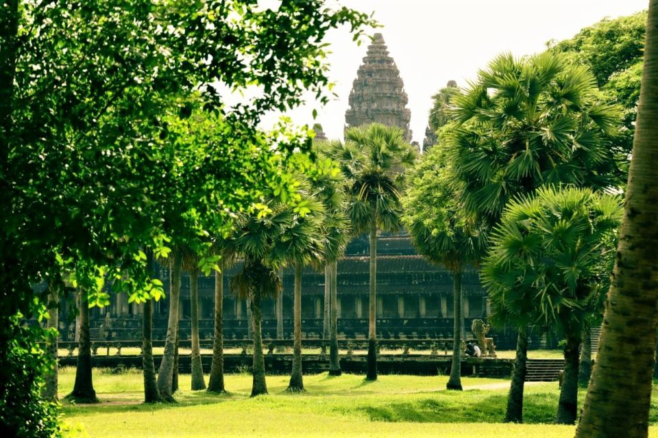 Private Angkor Wat, Ta Promh, Banteay Srei, Bayon Guide Tour - Discovering Banteay Srei