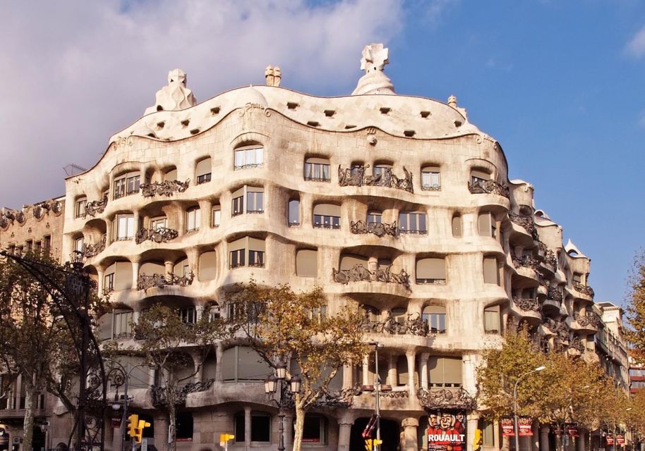 Private Barcelona Tour: Explore Gaudí and the Gothic Quarter - Immerse in Gothic Quarter