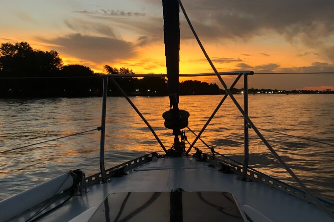 Private Boat Tour to Rio De La Plata and Delta El Tigre With Wine on Board - Enjoying Argentinian Empanadas and Wine