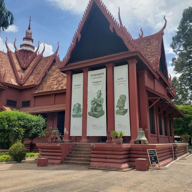 Private Half Day Tour to Royal Palace, Wat Phnom - Independence Monument Stop