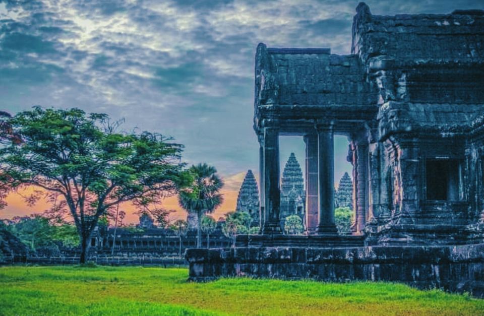 Private Sunrise Tour: Angkor Wat-Bayon-Ta Prohm-Banteay Srei - Restrictions and Guidelines