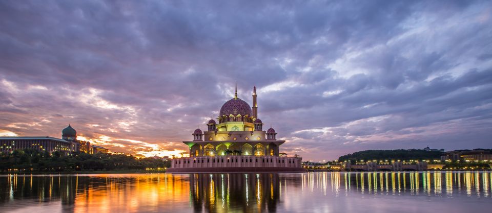 Putrajaya Visit and Lake Cruise: Tour From Kuala Lumpur - Accessibility Features