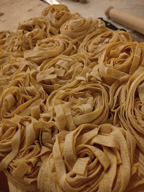 Rome: Fettucine and Tiramisu Class Near the Spanish Steps - Class Inclusions