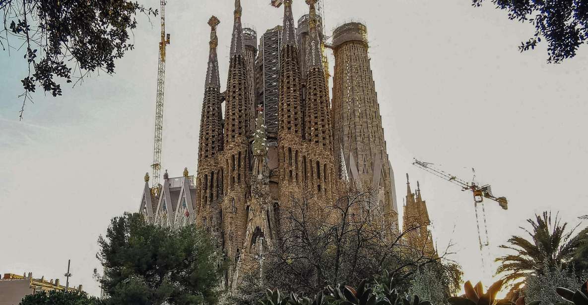 Sagrada Familia Shooting Couple W/ Private Photographer - Frequently Asked Questions