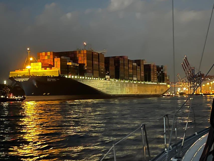 Sailing Trip the Elbe by Night, Hamburg/Elbe - Important Meeting Point