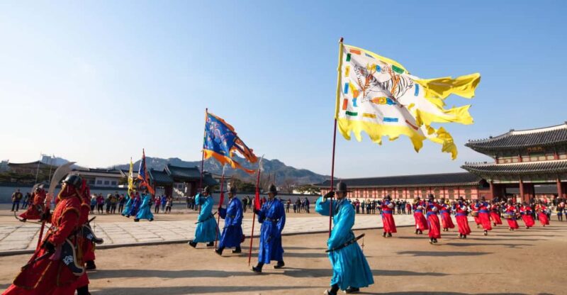 Seoul: Hanbok, Gyeongbokgung and Tongin Market Walking Tour - Important Information