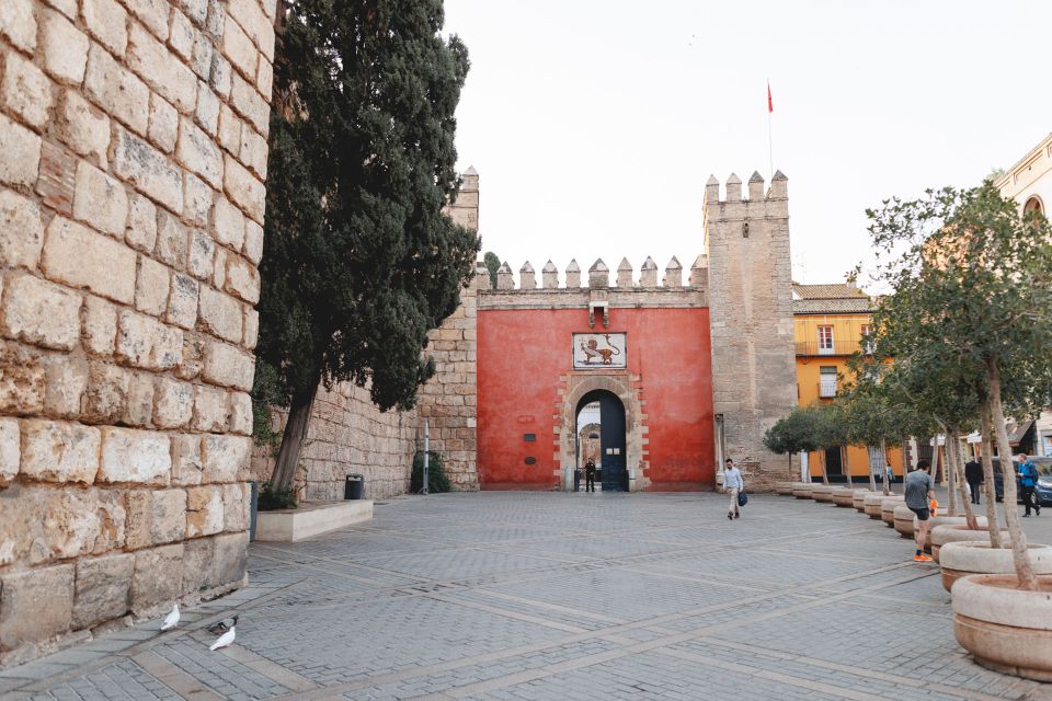 Seville: VIP Early Bird Guided Tour of The Alcazar - Accessibility Considerations