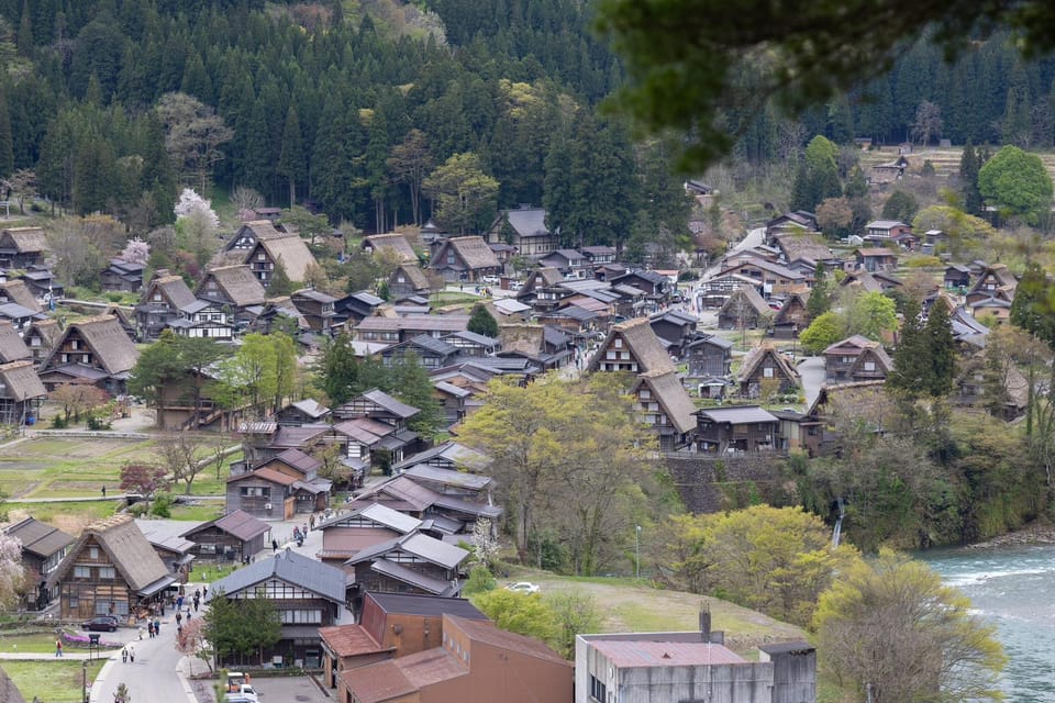 Shirakawago -Takayama One Day Tour - Tour Features and Inclusions